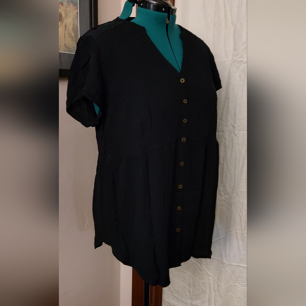 NWOT Torrid 2 Button Down V-neck Lace Back Blouse